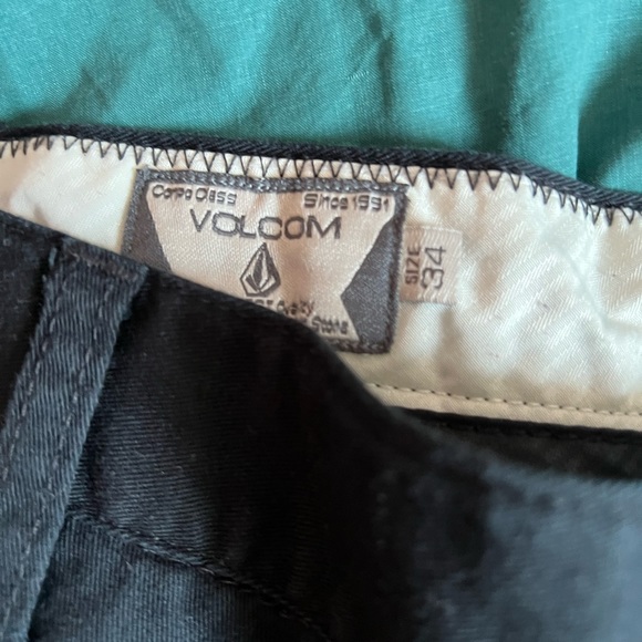 Volcom Shorts - Picture 3 of 4